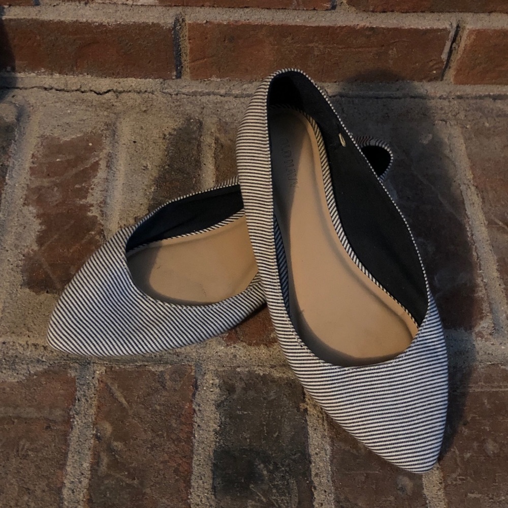 Old navy flats Size 8